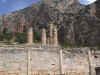 Temple_of_Zeus_in_Delphi.jpg (69674 bytes)